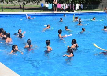 Verano seguro: cómo cuidar a nuestros niños en el agua