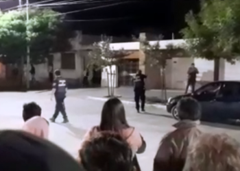 Monte Maíz: tras disturbios, represión policial con balas de goma