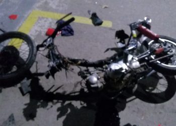 Violento accidente moto-auto con dos lesionados graves