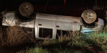 LEONES: VUELCO EN SOLITARIO EN CAMINO RURAL