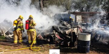 MARCOS JUAREZ: INCENDIO DE AUTO EN UN DESARMADERO