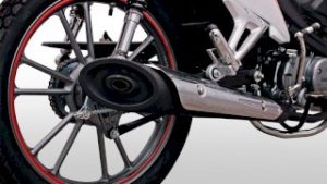 Moto Honda Wave blanca recuperada después de más de un año