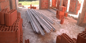 Villa Argentina: por tercera vez le entraron a robar a su obra, que ya está lista para techar