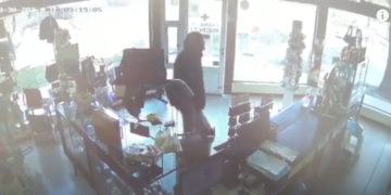 Hurto en farmacia Renzi