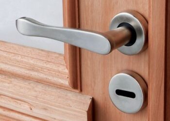 Joven de 18 años que manipulaba picaportes fue aprehendido