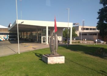 Le quieren cambiar el nombre a la Terminal Nestor Kirchner