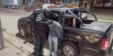 Persecución en Ballesteros: intentó darse a la fuga, embistió un vehículo y fue detenido por la FPA