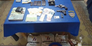 Cruz Alta: aprehensión de un masculino que se conducía con armas de fuego y municiones