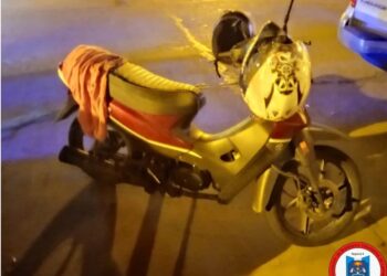 Leones: accidente moto-auto en Bv. Rivadavia
