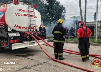 Alarma general por un incendio de galpón en calle Mendoza al 1400