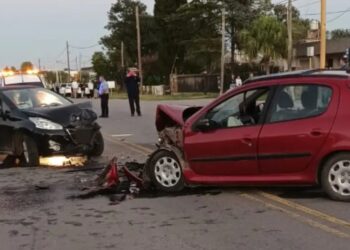 Leones: 6 Heridos por choque frontal