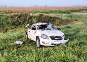 Vuelco en solitario sobre banquina de Colectora Noroeste