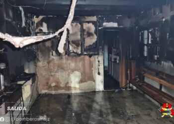 Peluquería arrasada por las llamas