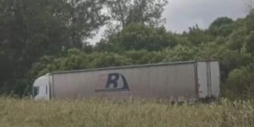 Entre Las Parejas y Las Rosas: despiste en solitario de camión de gran porte, en Ruta nº 178 km 191