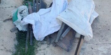 Recupero de recortes de bronce macizo correspondientes a puerta de panteón