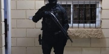 FPA cerró un punto de venta y detuvo a un delivery de drogas en Morrison