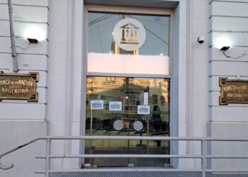 Bancos: acatación al paro