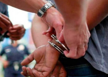 Dos aprehendidos en circunstancias de violación de medidas restrictivas