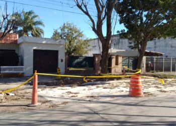 Vecino encerrado en su propia casa