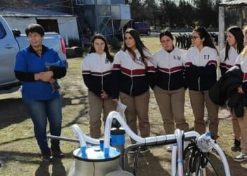 IPEA 209 adquirió una ordeñadora portátil para hacer un pequeño tambo, que les permitirá tener producción propia