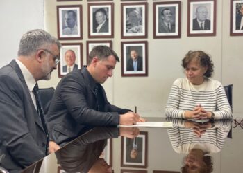 La Municipalidad y el CAM firmaron la transferencia de terrenos