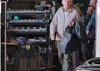 Vídeo viral: se jubiló y sus compañeros lo despidieron de la manera más emotiva