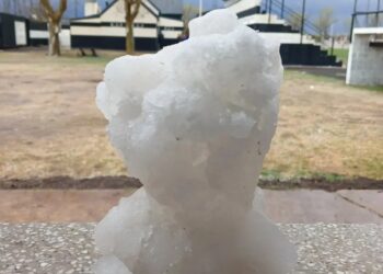 Camilo Aldao: una ‘nevada’ sorprendió a los habitantes de la ciudad