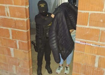 General Roca: FPA detuvo a una mujer por usar a su hijo para vender cocaína