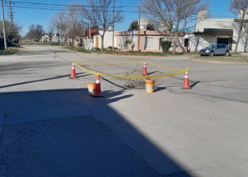 Se hundió el pavimento en una calle muy circulada de la ciudad