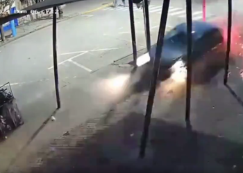 Imprudencia al volante: se subió a la vereda con su auto y produjo destrozos