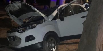 Cruz Alta: una menor conducía el auto junto a su abuela y chocaron contra un árbol