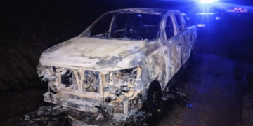 Inriville: encontraron una camioneta incendiada sobre un camino rural