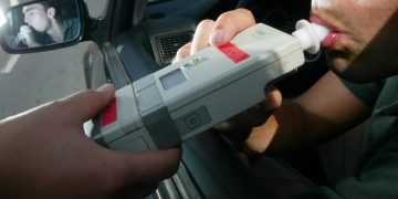 Imprudencia al volante: conducía ebrio y chocó contra un camión estacionado