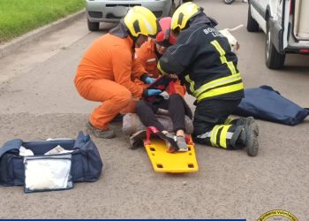 Leones: una mujer herida tras chocar un automóvil y una bicicleta