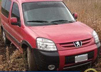 Leones: una Partner terminó en la banquina tras un accidente en solitario