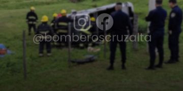 Accidente en Cruz Alta: una camioneta sufrió un vuelco en solitario