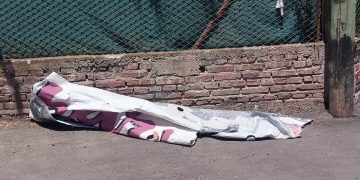 Vandalizaron el cartel de Carlos Escobar