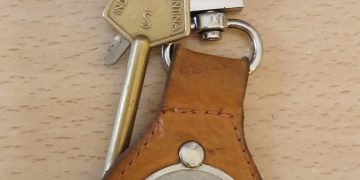 Objetos perdidos: llaves con llavero de cuero