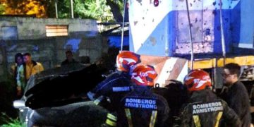 Armstrong: una formación de tren chocó un automóvil