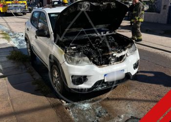 Bell Ville: bomberos combatieron el incendio de un automóvil