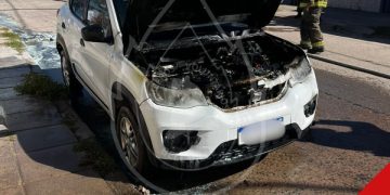 Bell Ville: bomberos combatieron el incendio de un automóvil
