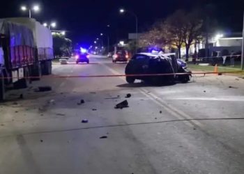 Canals: chocó contra un camión estacionado y falleció
