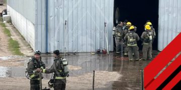 Bell Ville: bomberos combatieron un incendio en un galpón