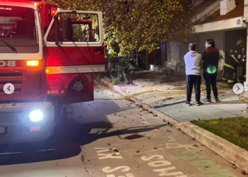 Bomberos combatieron un incendio en una casa de calle Urquiza