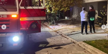 Bomberos combatieron un incendio en una casa de calle Urquiza
