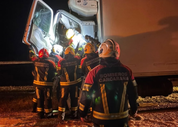 Accidente en Autopista: un chofer quedó atrapado tras chocar dos camiones