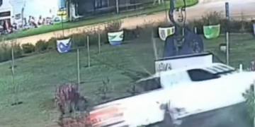 Villa María: una camioneta perdió el control y generó destrozos en sectores públicos