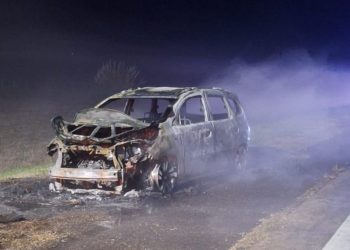Un automóvil se prendió fuego en Autopista