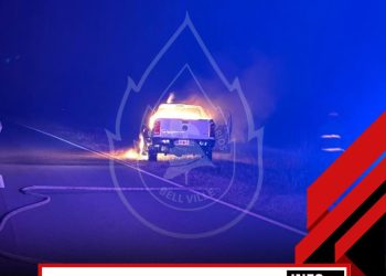 Bell Ville: bomberos combatieron un incendio de una camioneta