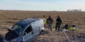 Una mujer herida tras volcar en solitario en la Ruta 3